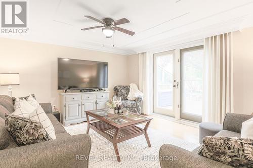 189 Angeline Street N, Kawartha Lakes, ON - Indoor Photo Showing Living Room