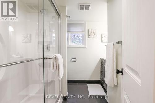 189 Angeline Street N, Kawartha Lakes, ON - Indoor Photo Showing Bathroom