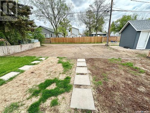 22 & 24 8Th Street Ne, Weyburn, SK - Outdoor