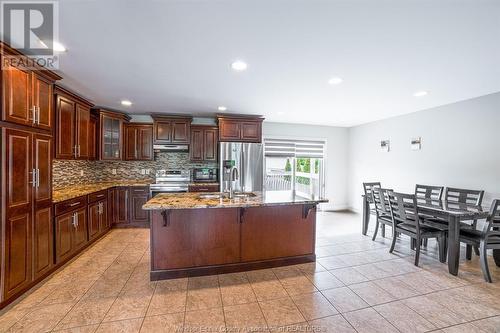 40 Conservation Boulevard, Kingsville, ON - Indoor Photo Showing Kitchen With Upgraded Kitchen