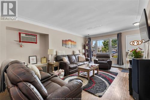 1157 Drouillard, Windsor, ON - Indoor Photo Showing Living Room
