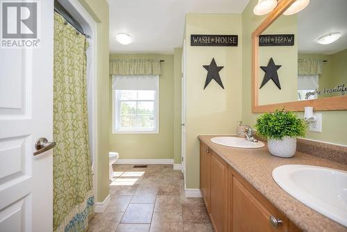 652 Rantz Road, Petawawa, ON - Indoor Photo Showing Bathroom