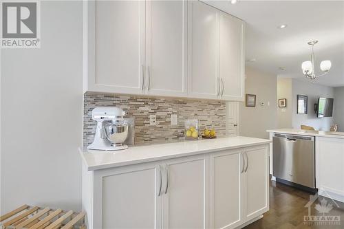 Spacious counter areas - 192 Springbeauty Avenue Unit#3, Ottawa, ON - Indoor Photo Showing Kitchen With Upgraded Kitchen