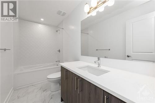 145 Lemon Leaf Lane, Ottawa, ON - Indoor Photo Showing Bathroom