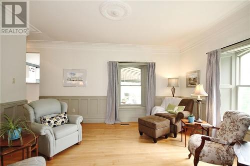 3000 Roger Stevens Drive, Ottawa, ON - Indoor Photo Showing Living Room