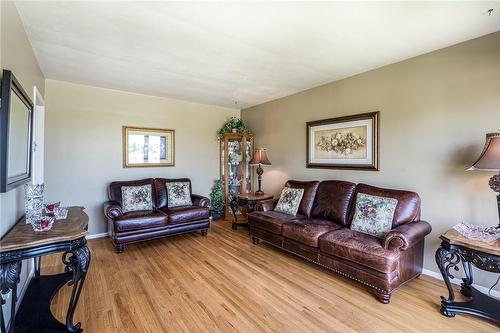 776 Upper Sherman Avenue, Hamilton, ON - Indoor Photo Showing Living Room