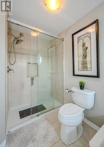 16 Creighton Avenue, Guelph, ON - Indoor Photo Showing Bathroom