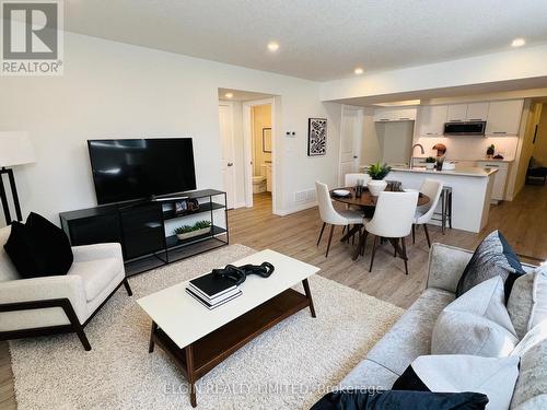 52 Braun Avenue, Tillsonburg, ON - Indoor Photo Showing Living Room