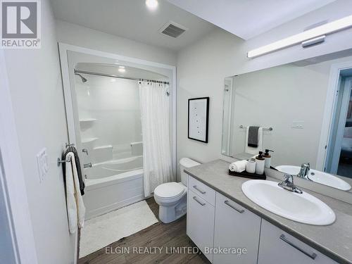 52 Braun Avenue, Tillsonburg, ON - Indoor Photo Showing Bathroom