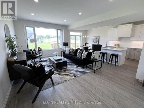 52 Braun Avenue, Tillsonburg, ON - Indoor Photo Showing Living Room