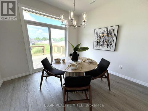 52 Braun Avenue, Tillsonburg, ON - Indoor Photo Showing Dining Room