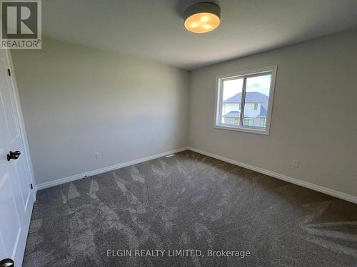 52 Braun Avenue, Tillsonburg, ON - Indoor Photo Showing Other Room