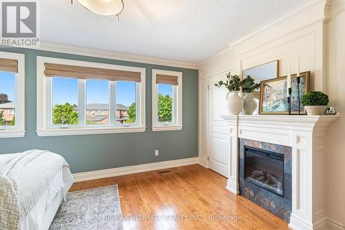 538 Eliza Crescent, Burlington, ON - Indoor Photo Showing Living Room With Fireplace