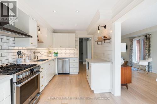 538 Eliza Crescent, Burlington, ON - Indoor Photo Showing Kitchen With Upgraded Kitchen
