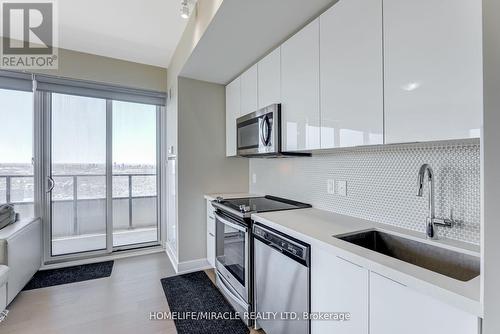 4818 - 30 Shore Breeze Drive, Toronto, ON - Indoor Photo Showing Kitchen With Upgraded Kitchen