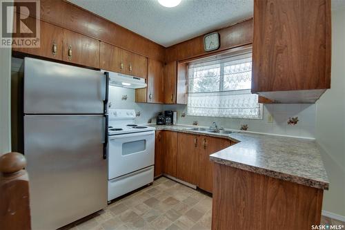 269 Meighen Crescent, Saskatoon, SK - Indoor Photo Showing Kitchen With Double Sink