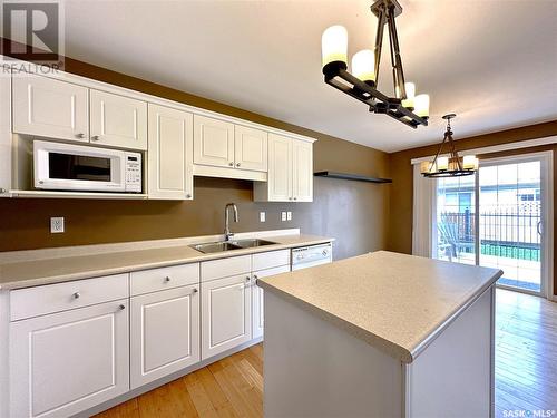 204 615 Kenderdine Road, Saskatoon, SK - Indoor Photo Showing Kitchen With Double Sink
