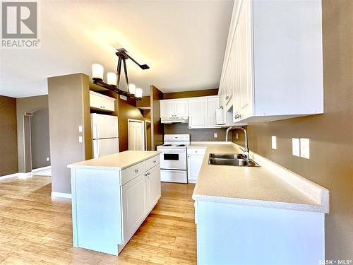 204 615 Kenderdine Road, Saskatoon, SK - Indoor Photo Showing Kitchen With Double Sink