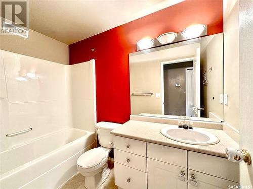 204 615 Kenderdine Road, Saskatoon, SK - Indoor Photo Showing Bathroom