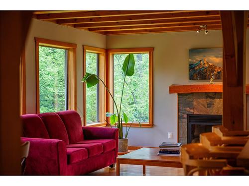 643 Galena Avenue, Kaslo, BC - Indoor Photo Showing Living Room With Fireplace