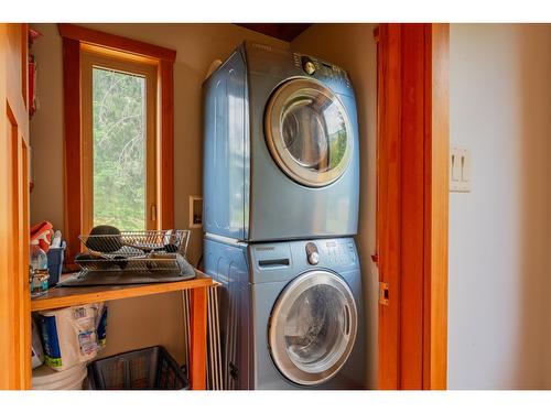 643 Galena Avenue, Kaslo, BC - Indoor Photo Showing Laundry Room