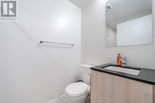 647 - 31 Tippett Road, Toronto, ON - Indoor Photo Showing Bathroom