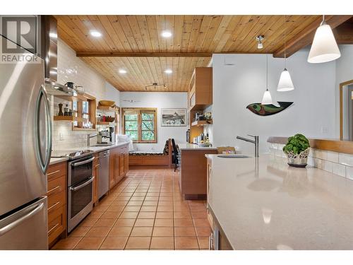 3971 30 Street Ne, Salmon Arm, BC - Indoor Photo Showing Kitchen