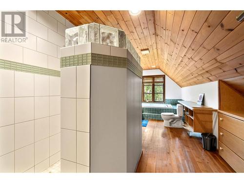 3971 30 Street Ne, Salmon Arm, BC - Indoor Photo Showing Bathroom