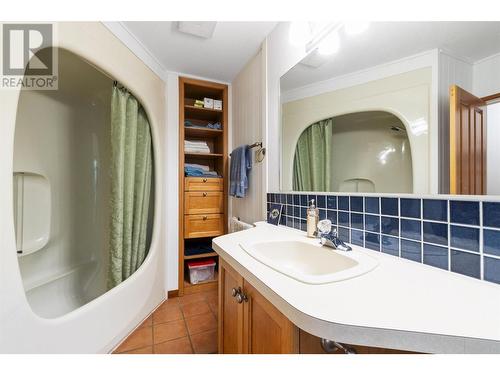 3971 30 Street Ne, Salmon Arm, BC - Indoor Photo Showing Bathroom