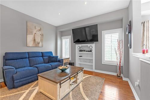 55 Livingstone Drive, Dundas, ON - Indoor Photo Showing Living Room