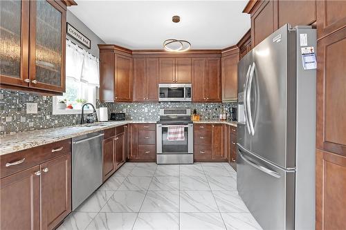 55 Livingstone Drive, Dundas, ON - Indoor Photo Showing Kitchen