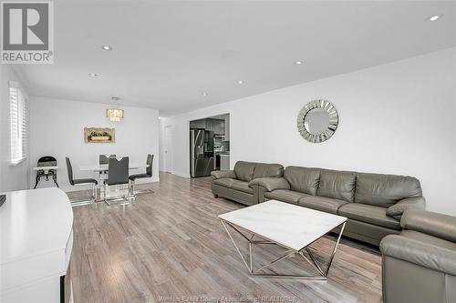 738 Bensette, Windsor, ON - Indoor Photo Showing Living Room