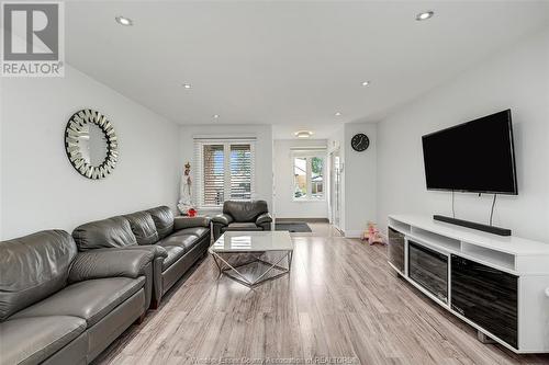 738 Bensette, Windsor, ON - Indoor Photo Showing Living Room