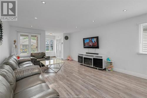 738 Bensette, Windsor, ON - Indoor Photo Showing Living Room