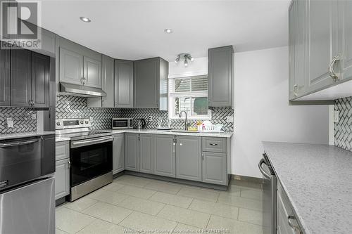 738 Bensette, Windsor, ON - Indoor Photo Showing Kitchen