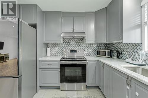 738 Bensette, Windsor, ON - Indoor Photo Showing Kitchen