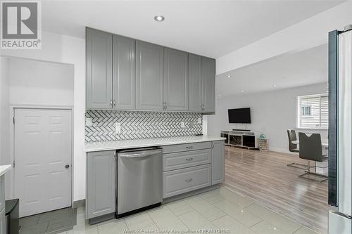 738 Bensette, Windsor, ON - Indoor Photo Showing Kitchen