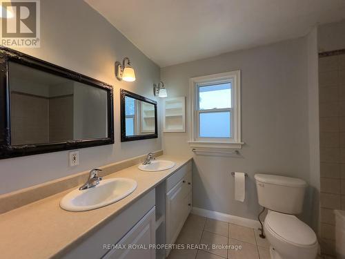336 Victoria Avenue, Belleville, ON - Indoor Photo Showing Bathroom
