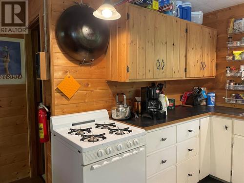 35 Queest Village, Sicamous, BC - Indoor Photo Showing Kitchen