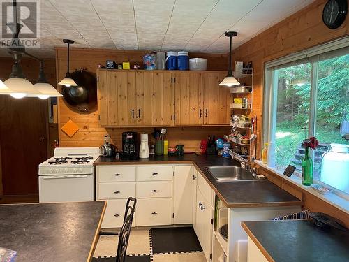 35 Queest Village, Sicamous, BC - Indoor Photo Showing Kitchen With Double Sink