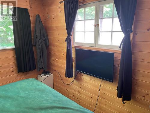 35 Queest Village, Sicamous, BC - Indoor Photo Showing Bedroom