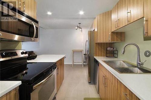1565 Noble Court Unit# 207, Kelowna, BC - Indoor Photo Showing Kitchen