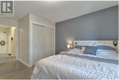 1565 Noble Court Unit# 207, Kelowna, BC - Indoor Photo Showing Bedroom