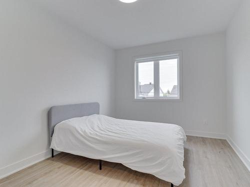 Chambre Ã Â coucher - 805 Rue Des Balades, Laval (Duvernay), QC - Indoor Photo Showing Bedroom