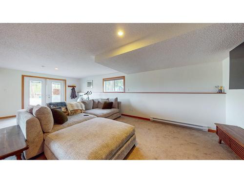3470 53Rd Street S, Cranbrook, BC - Indoor Photo Showing Living Room