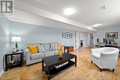 137 Lester Road, Quinte West, ON - Indoor Photo Showing Living Room