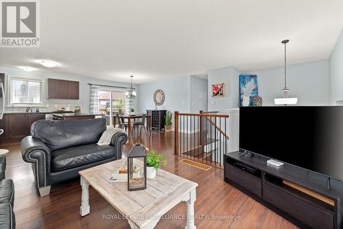 137 Lester Road, Quinte West, ON - Indoor Photo Showing Living Room