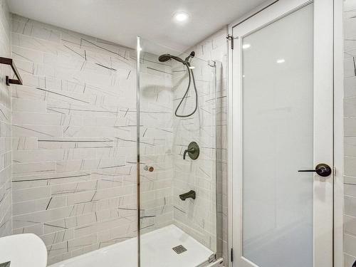 Salle de bains - 201-5720 Boul. Cavendish, Côte-Saint-Luc, QC - Indoor Photo Showing Bathroom