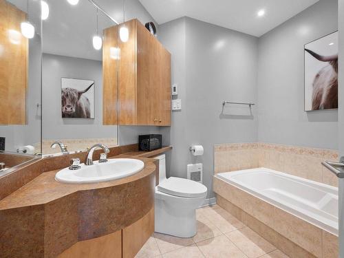 Salle de bains attenante Ã  la CCP - 659 Place De L'Eau-Vive, Laval (Sainte-Dorothée), QC - Indoor Photo Showing Bathroom