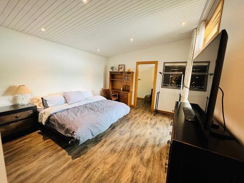 8257 Grainger Road, Canal Flats, BC - Indoor Photo Showing Bedroom